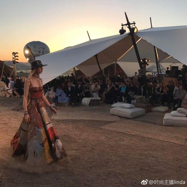 围观｜超模Linda受邀参加Dior2018沙漠神奇早春秀~