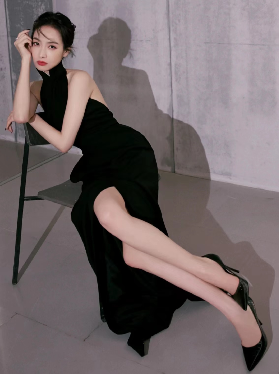宋茜黑色旗袍造型