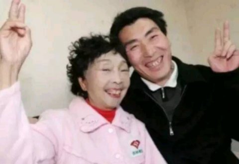 大妈因长得太美被28岁男子追求，轰动一时如今现状如何